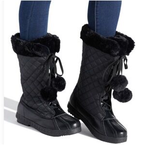 JustFab CHERONEA Black Quilted Faux Fur Flat Lace-Up Boots - Size 6